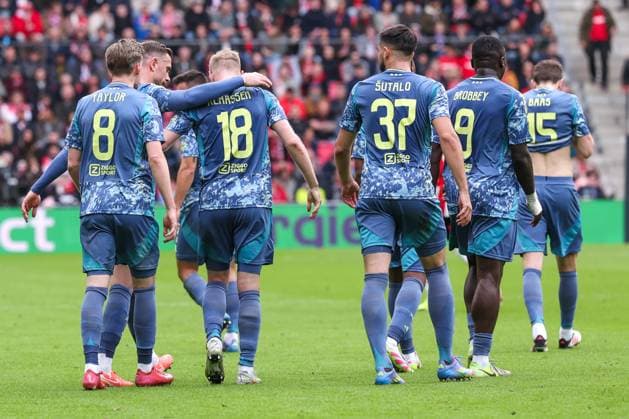 2025-03-30 PSV v AFC Ajax - Dutch Eredivisie EINDHOVEN, NETHERLANDS - MARCH 30: Davy Klaassen of AFC Ajax celebrates after scoring his teams first goal, Jordan Henderson of AFC Ajax, Kenneth Taylor of AFC Ajax, Josip Sutalo of AFC Ajax during the Dutch Eredivisie match between PSV and AFC Ajax at Philips Stadion on March 30, 2025 in Eindhoven, Netherlands. Eindhoven Philips Stadion Netherlands Content not available for redistribution in The Netherlands directly or indirectly through any third parties. Copyright: xPieterxvanxderxWoudex