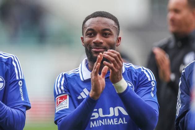 30.03.2025, Fussball, Saison 2024 2025, 2. Bundesliga, 27. Spieltag, Greuther Fürth - FC Schalke 04, Moussa Sylla (FC Schalke 04) Fürth Sportpark am Ronhof Bayern Deutschland xRHR-FOTO TRx