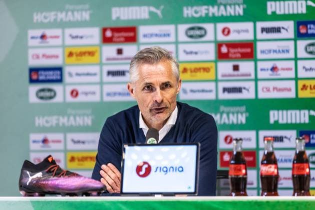 Fußball - Herren - 2. Bundesliga - 27. Spieltag - Saison 2024 2025 - SpvGG Greuther Fürth vs. FC Schalke 04 30.03.2025 Pressekonferenz nach Spielende Trainer Kees van Wonderen (FC Schalke 04) DFL regulations prohibit any use of photographs as image sequences and or quasi-video Fürth Sportpark Ronhof Thomas Sommer Bayern Deutschland