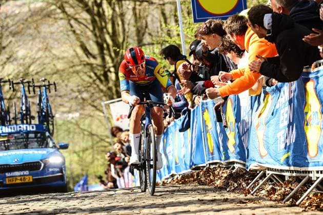 Danish Mads Pedersen of Lidl-Trek pictured in action on the Kemmelberg during the men elite Gent-Wevelgem - In Flanders Fields one day cycling race, 250.3 km from Ieper to Wevelgem, Sunday 30 March 2025. DAVIDxPINTENS  x117228547x