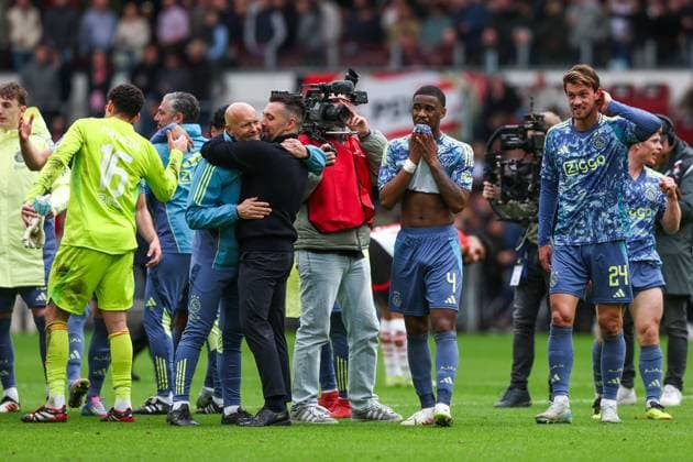 2025-03-30 PSV v AFC Ajax - Dutch Eredivisie EINDHOVEN, NETHERLANDS - MARCH 30: Head Coach Francesco Farioli of AFC Ajax celebrates his sides win during the Dutch Eredivisie match between PSV and AFC Ajax at Philips Stadion on March 30, 2025 in Eindhoven, Netherlands. Eindhoven Philips Stadion Netherlands Content not available for redistribution in The Netherlands directly or indirectly through any third parties. Copyright: xBenxGalx
