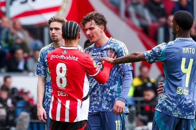 2025-03-30 PSV v AFC Ajax - Dutch Eredivisie EINDHOVEN, NETHERLANDS - MARCH 30: Mika Godts of AFC Ajax in conflict with Sergino Dest of PSV during the Dutch Eredivisie match between PSV and AFC Ajax at Philips Stadion on March 30, 2025 in Eindhoven, Netherlands. Eindhoven Philips Stadion Netherlands Content not available for redistribution in The Netherlands directly or indirectly through any third parties. Copyright: xPieterxvanxderxWoudex