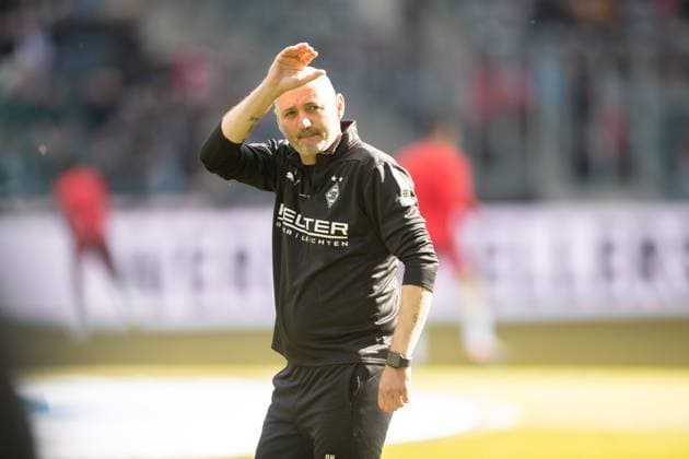 Co-Trainer Oliver Neuville (Borussia Moenchengladbach) gestikuliert, Gestik waehrend des Spiels der 1. Bundesliga zwischen Borussia Mönchengladbach und RB Leipzig, Stadion im Borussia-Park am 29. March 2025 in Mönchengladbach, Deutschland. (Foto von Mario Hommes DeFodi Images) +++ Co-Trainer Oliver Neuville (Borussia Moenchengladbach) gestures during the Bundesliga match between Borussia Mönchengladbach and RB Leipzig at Stadium in Borussia-Park on March 29, 2025 in Mönchengladbach, Germany. (Photo by Mario Hommes DeFodi Images) DFL regulations prohibit any use of photographs as image sequences and or quasi-video. (Photo by Mario Hommes DeFodi Images)