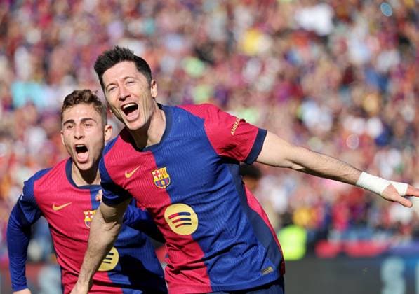 Sport Themen der Woche KW13 Sport Bilder des Tages FC Barcelona, Barca v Girona FC - La Liga EA Sports Robert Lewandowski celebrates a goal during the match between FC Barcelona and Girona FC, corresponding to week 29 of LaLiga EA Sports, at the Lluis Companys Stadium in Barcelona, Spain, on March 30, 2025. Barcelona Barcelona Spain  Copyright: xUrbanandsportx originalFilename:urbanandsport-fcbarcel250330_npvLF.jpg