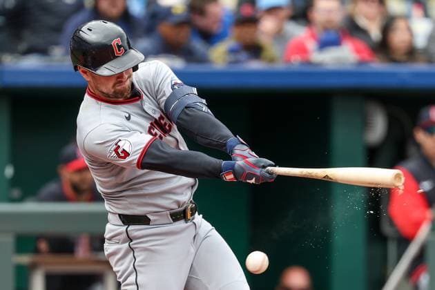 MLB, Baseball Herren, USA 2025: Guardians Vs Royals MAR 30 March 30, 2025: Cleveland Guardians center fielder Lane Thomas (8) breaks a bat during the third inning of an MLB baseball game against the Kansas City Royals at Kauffman Stadium in Kansas City, MO. David Smith CSM (Credit Image: Â David Smith Cal Media) Kansas City Mo United States of America EDITORIAL USE ONLY Copyright: xx ZUMA-20250330_zma_c04_202.jpg DavidxSmithx csmphotothree371425
