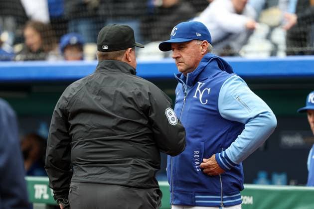 MLB, Baseball Herren, USA 2025: Guardians Vs Royals MAR 30 March 30, 2025: Kansas City Royals manager Matt Quatraro (33) takes with an umpire before an MLB baseball game against the Cleveland Guardians at Kauffman Stadium in Kansas City, MO. David Smith CSM (Credit Image: Â David Smith Cal Media) Kansas City Mo United States of America EDITORIAL USE ONLY Copyright: xx ZUMA-20250330_zma_c04_220.jpg DavidxSmithx csmphotothree371427