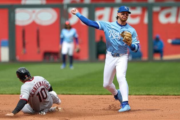 MLB, Baseball Herren, USA 2025: Guardians Vs Royals MAR 30 March 30, 2025: After making the out on Cleveland Guardians second baseman Daniel Schneemann (10) at second base, Kansas City Royals shortstop Bobby Witt Jr. (7) throws to first for the out on Cleveland Guardians shortstop Brayan Rocchio (4), not shown, to complete a double play during the fourth inning of an MLB baseball game at Kauffman Stadium in Kansas City, MO. David Smith CSM (Credit Image: Â David Smith Cal Media) Kansas City Mo United States of America EDITORIAL USE ONLY Copyright: xx ZUMA-20250330_zma_c04_211.jpg DavidxSmithx csmphotothree371436
