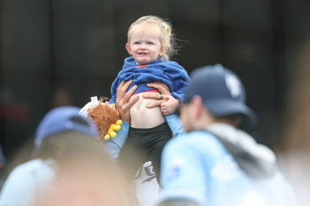 MLB, Baseball Herren, USA 2025: Guardians Vs Royals MAR 30 March 30, 2025: A young fan his held up during the Lion King Theme song during an MLB baseball game between the Kansas City Royals and Cleveland Guardians at Kauffman Stadium in Kansas City, MO. David Smith CSM (Credit Image: Â David Smith Cal Media) Kansas City Mo United States of America EDITORIAL USE ONLY Copyright: xx ZUMA-20250330_zma_c04_206.jpg DavidxSmithx csmphotothree371441