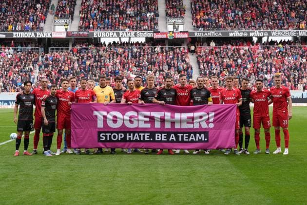 DFL-Aktionsspieltag TOGETHER! Stop Hate. Be a Team. Zusammenhalt, Respekt und Toleranz, Internationale Wochen gegen Rassismus, Banner, Positionierung , Fussball, 1. Bundesliga, 27.Spieltag, 2024 2025, SC Freiburg vs. 1. FC Union Berlin, 30.03.2025, Europa-Park Stadion, Freiburg, Deutschland DFL REGULATIONS PROHIBIT ANY USE OF PHOTOGRAPHS AS IMAGE SEQUENCES AND OR QUASI-VIDEO. Freiburg Europa-Park Stadion Baden-Württemberg Deutschland *** DFL Aktionsspieltag TOGETHER Stop Hate Be a Team Zusammenhalt, Respekt und Toleranz, Internationale Wochen gegen Rassismus, Banner, Positionierung , Fußball, 1 Bundesliga, 27 Spieltag, 2024 2025, SC Freiburg vs 1 FC Union Berlin, 30 03 2025, Europa Park Stadion, Freiburg, Germany DFL REGULATIONS PROHIBIT ANY USE OF PHOTOGRAPHS AS IMAGE SEQUENCES AND OR QUASI VIDEO Freiburg Europa Park Stadion Baden Württemberg Germany Copyright: xArnexAmbergx