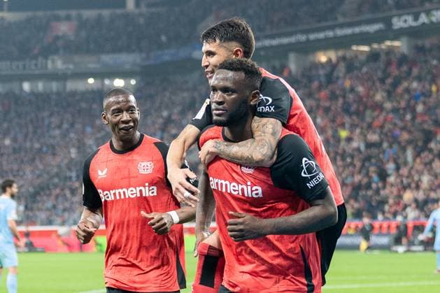 28.03.2025, Fussball: 1. Bundesliga, Saison 2024 2025, 27. Spieltag, Bayer 04 Leverkusen - VfL Bochum in der BayArena in Leverkusen. Nordi Mukiele (Bayer 04 Leverkusen, 23), Exequiel Palacios (Bayer 04 Leverkusen, 25) und Victor Boniface (Bayer 04 Leverkusen, 22) bejubeln das Tor. Wichtiger Hinweis: Gemaess den Vorgaben der DFL Deutsche Fussball Liga bzw. des DFB Deutscher Fussball-Bund ist es untersagt, in dem Stadion und oder vom Spiel angefertigte Fotoaufnahmen in Form von Sequenzbildern und oder videoaehnlichen Fotostrecken zu verwerten bzw. verwerten zu lassen. Foto: Kirchner-Media Thomas Haesler Copyright: xKirchner-Media ThomasxHaeslerx