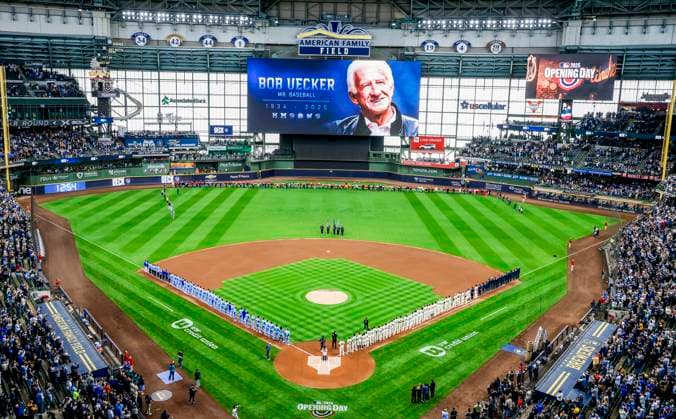Former Milwaukee Brewers catcher and broadcast announcer Bob Uecker is remembered before the start of the MLB, Baseball Herren, USA baseball game between the Kansas City Royals and the Milwaukee Brewers at American Family Field in Milwaukee, Wisconsin on Monday, March 31, 2025. Uecker died at age 90 on January 16, 2025 at his home in Menomonee Falls, Wisconsin. The game is the Brewers 2025 season home opener. The game is the Brewers 2025 season home opener.  MIL20250331805 TANNENxMAURY