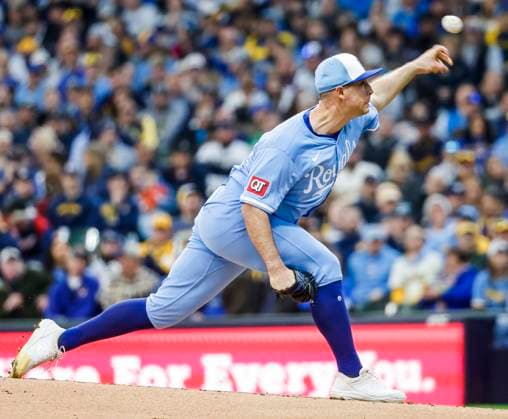 Kansas City Royals starting pitcher Kris Bubic throws in the first inning of the MLB, Baseball Herren, USA baseball game between the Kansas City Royals and the Milwaukee Brewers at American Family Field in Milwaukee, Wisconsin on Monday, March 31, 2025. The game is the Brewers 2025 season home opener.  MIL20250331811 TANNENxMAURY