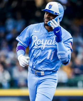Kansas City Royals third baseman Maikel Garcia runs the bases after hitting a solo home run in the second inning of the MLB, Baseball Herren, USA baseball game between the Kansas City Royals and the Milwaukee Brewers at American Family Field in Milwaukee, Wisconsin on Monday, March 31, 2025. The game is the Brewers 2025 season home opener.  MIL20250331812 TANNENxMAURY