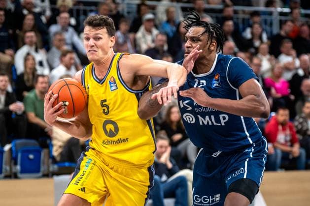 Sport Bilder des Tages easyCredit BBL, MLP-Academics Heidelberg vs. Alba Berlin; 31.03.2025 Yanni Wetzell (Alba Berlin, 5) und Osun Osunniyi (MLP-Academics Heidelberg, 12) easyCredit BBL, MLP-Academics Heidelberg vs. Alba Berlin, SNP-Dome, Heidelberg am 31.03.2025 *** easyCredit BBL, MLP Academics Heidelberg vs Alba Berlin 31 03 2025 Yanni Wetzell Alba Berlin, 5 and Osun Osunniyi MLP Academics Heidelberg, 12 easyCredit BBL, MLP Academics Heidelberg vs Alba Berlin, SNP Dome, Heidelberg on 31 03 2025 Copyright: xBEAUTIFULxSPORTS Gelhardtx