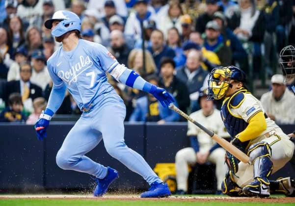 Kansas City Royals shortstop Bobby Witt Jr. hits a single in front of Milwaukee Brewers catcher William Contreras (R) in the first inning of the MLB, Baseball Herren, USA baseball game between the Kansas City Royals and the Milwaukee Brewers at American Family Field in Milwaukee, Wisconsin on Monday, March 31, 2025. The game is the Brewers 2025 season home opener.  MIL20250331815 TANNENxMAURY
