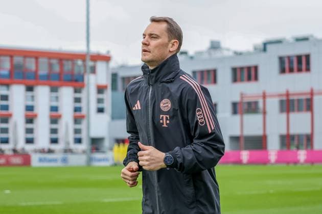 Sport Bilder des Tages Manuel Neuer (FC Bayern Muenchen, 01) beim individuellem Lauftraining, GER, Oeffentliches Training, FC Bayern Muenchen, Fussball, Saison 2024 2025, 01.04.2025, GER, Oeffentliches Training, FC Bayern Muenchen, Fussball, Saison 2024 2025, 01.04.2025 Muenchen *** Manuel Neuer FC Bayern Muenchen, 01 at individual running training, GER, Public training, FC Bayern Muenchen, Football, 2024 2025 season, 01 04 2025, GER, Public training, FC Bayern Muenchen, Football, 2024 2025 season, 01 04 2025 Muenchen Copyright: xEibner-Pressefoto JennixMaulx EP_JML