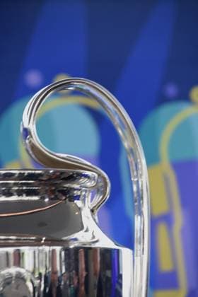 Rechter Pokal Henkel Muenchen 01..04.2025 Coubertin im Olympiapark, Am 28. 05.2025 startet das Champions Festival im Olympiapark und das Highlight des Rahmenprogramms rund um das Finale der UEFA Champions League 2025 am 31. Mai in Muenchen.