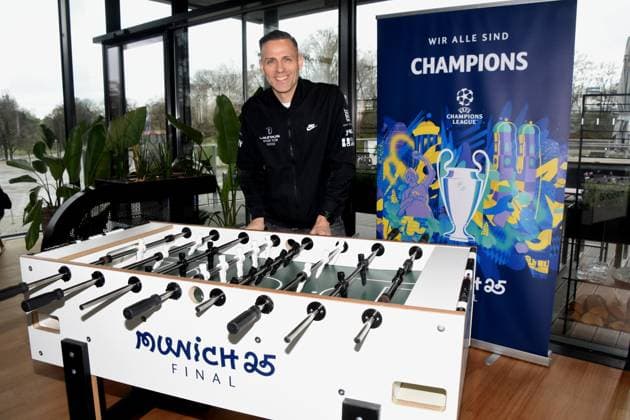 Chris Marks beim Kickern mehrfachen Tischfußball-Weltmeister und Champions League-Sieger Muenchen 01.04.2025 Coubertin im Olympiapark, Am 28. 05.2025 startet das Champions Festival im Olympiapark und das Highlight des Rahmenprogramms rund um das Finale der UEFA Champions League 2025 am 31. Mai in Muenchen.