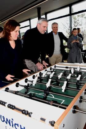 Verena Dietl Buergermeisterin Dietmar Hamann UEFA-Botschafter FC-Bayern-Legende Muenchen 01..04.2025 Coubertin im Olympiapark, Am 28. 05.2025 startet das Champions Festival im Olympiapark und das Highlight des Rahmenprogramms rund um das Finale der UEFA Champions League 2025 am 31. Mai in Muenchen.