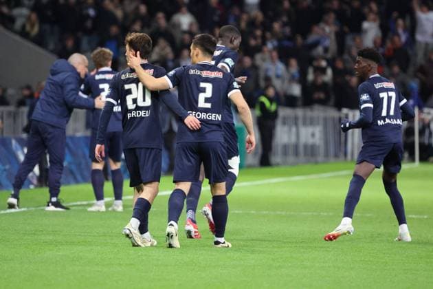 FOOTBALL : Dunkerque vs Paris Saint-Germain - Coupe de France demi-finale - 01 04 2025 Ouverture du score et joie des joueurs de Dunkerque sur un but de Vincent SASSO (Dunkerque) lors du match Dunkerque vs Paris Saint-Germain, Coupe de France demi-finale, Decathlon Arena stade Pierre Mauroy Villeneuve d Ascq, le 1 avril 2025 - photo Laurent Sanson PsnewZ  Copyright: xPhotoxLaurentxSansonx xPsnewZx