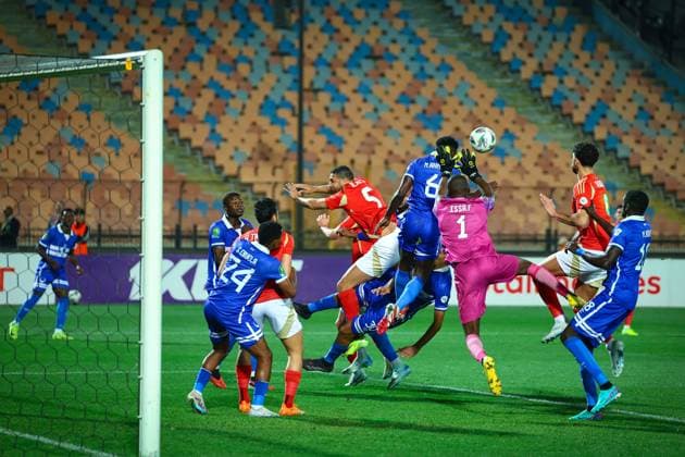 Al Ahly FC vs Al Hilal SC - TotalEnergies CAF Champions League - Quarter Final 1st Leg Issa Fofana punches the ball in the match between Al Ahly FC vs Al Hilal SC in the 1st leg of the Quarter Final of Total Energies CAF Champions League on April 1, 2025 Cairo Cairo Egypt Copyright: xMohamedxTageldinx