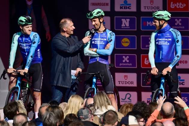 Dwars door Vlaanderen 2025 - Men Elite WAREGEM, BELGIUM - APRIL 02 : De Bondt Dries (BEL) of Decathlon AG2R La Mondiale Team pictured during the 79th edition of the UCI World Tour Dwars door Vlaanderen Men Elite cycling race with start in Roeselare and finish in Waregem after 184,2 km on April 2, 2025 in Waregem, Belgium, 02 04 2025 ( motor drive Kenny Verfaillie - Waregem Belgium  Copyright: xPeterxDexVoechtx
