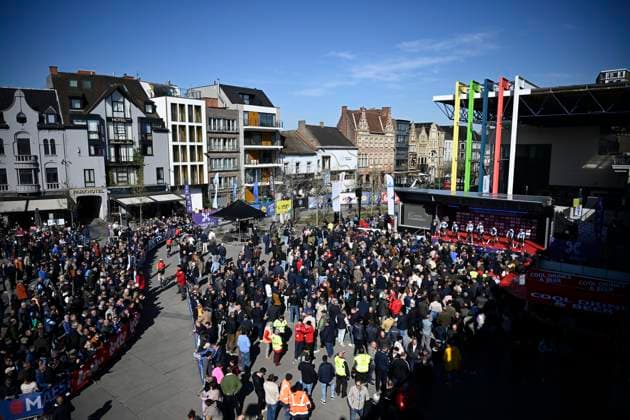 Dwars door Vlaanderen 2025 - Men Elite WAREGEM, BELGIUM - APRIL 02 : illustration picture pictured during the 79th edition of the UCI World Tour Dwars door Vlaanderen Men Elite cycling race with start in Roeselare and finish in Waregem after 184,2 km on April 2, 2025 in Waregem, Belgium, 02 04 2025 ( motor drive Kenny Verfaillie - Waregem Belgium  Copyright: xPeterxDexVoechtx