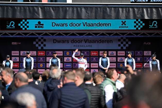 Dwars door Vlaanderen 2025 - Men Elite WAREGEM, BELGIUM - APRIL 02 : team Q36.5 Pro Cycling team pictured during the 79th edition of the UCI World Tour Dwars door Vlaanderen Men Elite cycling race with start in Roeselare and finish in Waregem after 184,2 km on April 2, 2025 in Waregem, Belgium, 02 04 2025 ( motor drive Kenny Verfaillie - Waregem Belgium  Copyright: xJanxDexMeuleneirx