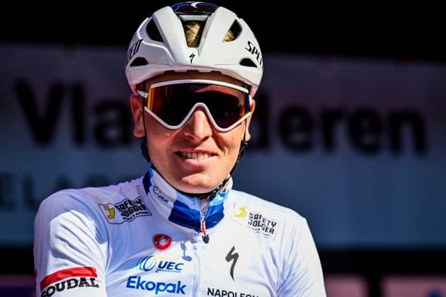 Belgian Tim Merlier of Soudal Quick-Step pictured at the start of the men elite race of the Dwars Door Vlaanderen cycling event, 184,2km from Roeselare to Waregem, Wednesday 02 April 2025. DIRKxWAEM  x118228929x