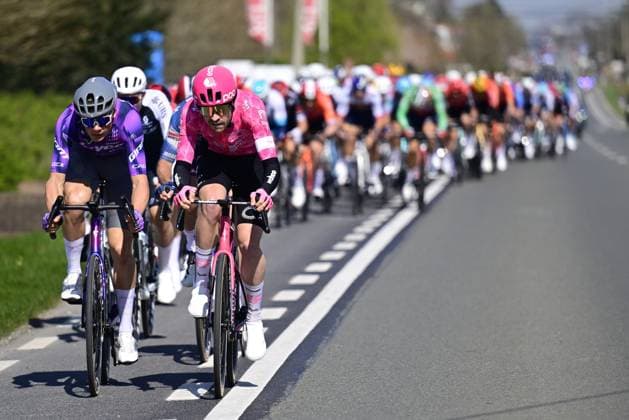 The pack of riders pictured in action during the men elite race of the Dwars Door Vlaanderen cycling event, 184,2km from Roeselare to Waregem, Wednesday 02 April 2025. DIRKxWAEM  x118251207x