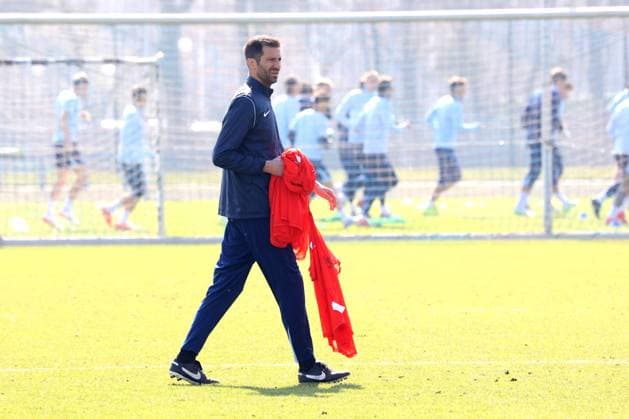 DEU, DFL, 2. FBL Hertha BSC, Training, 02.04.2025, Sportforum, Berlin, DEU, DFL, 2. FBL Hertha BSC, Training, im Bild Co-Trainer Andre Mijatovic (Hertha BSC Berlin) DFL - regulations prohibit any use of Photographs as image sequences and or quasi-video Foto: Juergen Engler nordphoto GmbH nordphotoxGmbHx xEngler nph00076
