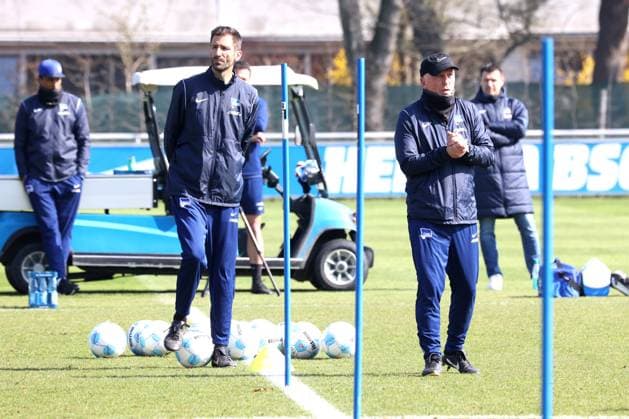 DEU, DFL, 2. FBL Hertha BSC, Training, 02.04.2025, Sportforum, Berlin, DEU, DFL, 2. FBL Hertha BSC, Training, im Bild Co-Trainer Andre Mijatovic (Hertha BSC Berlin), Co-Trainer, Armin Reutershahn (Hertha BSC Berlin) DFL - regulations prohibit any use of Photographs as image sequences and or quasi-video Foto: Juergen Engler nordphoto GmbH nordphotoxGmbHx xEngler nph00076
