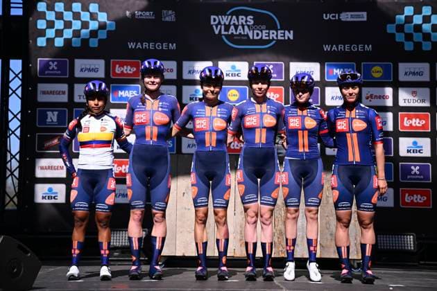Dwars door Vlaanderen 2025 - Women Elite WAREGEM, BELGIUM - APRIL 02 : team Picnic PostNL during the Women Elite UCI 1.Pro Flanders Classics Dwars door Vlaanderen Women cycling race with start in Waregem and finish in Waregem (128,5 km) on April 02, 2025 in Waregem, Belgium, 02 04 2025 ( Motordriver Tom Van De Maele & Waregem Belgium  Copyright: xTomasxSiskx