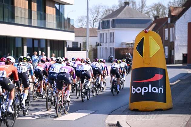 Dwars door Vlaanderen 2025 - Women Elite WAREGEM, BELGIUM - APRIL 02 : illustrative picture showing the Boplan safety measurements during the Women Elite UCI 1.Pro Flanders Classics Dwars door Vlaanderen Women cycling race with start in Waregem and finish in Waregem (128,5 km) on April 02, 2025 in Waregem, Belgium, 02 04 2025 ( Motordriver Tom Van De Maele & Waregem Belgium  Copyright: xTomasxSiskx