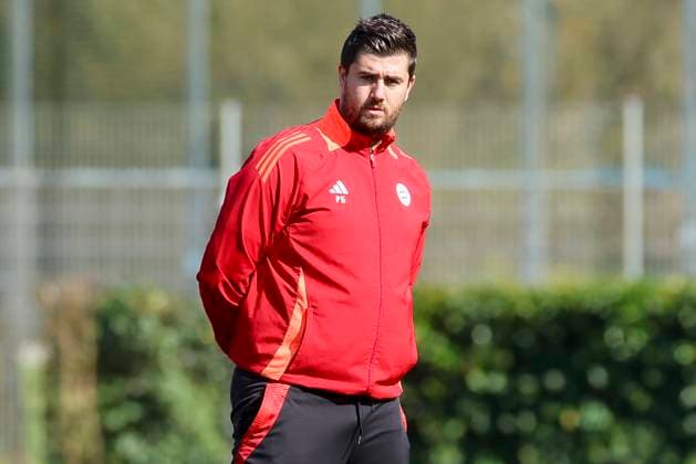 Trainer Peter Gaydarov (FC Bayern Muenchen) schaut, U19 DFB-Nachwuchsliga - Hauptrunde Liga A Gruppe A, Werder Bremen vs FC Bayern Muenchen, Weserstadion Platz 12 am 02. April 2025 in Bremen, Deutschland. (Foto von Marco Steinbrenner DeFodi Images) Trainer Peter Gaydarov (FC Bayern Muenchen) looks on, U19 DFB-Nachwuchsliga - Hauptrunde Liga A Gruppe A, Werder Bremen vs FC Bayern Muenchen, Weserstadion Platz 12, April 2, 2025 in Bremen, Germany. (Photo by Marco Steinbrenner DeFodi Images) *** Coach Peter Gaydarov FC Bayern Muenchen looks on, U19 DFB Nachwuchsliga Hauptrunde Liga A Gruppe A, Werder Bremen vs FC Bayern Muenchen, Weserstadion Platz 12 on April 02, 2025 in Bremen, Germany Photo by Marco Steinbrenner DeFodi Images Coach Peter Gaydarov FC Bayern Muenchen looks on, U19 DFB Nachwuchsliga Hauptrunde Liga A Gruppe A, Werder Bremen vs FC Bayern Muenchen, Weserstadion Platz 12, April 2, 2025 in Bremen, Germany Photo by Marco Steinbrenner DeFodi Images
