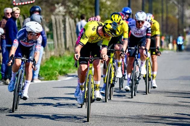 Belgian Wout van Aert of Team Visma-Lease a Bike pictured in action during the men elite race of the Dwars Door Vlaanderen cycling event, 184,2km from Roeselare to Waregem, Wednesday 02 April 2025. DIRKxWAEM  x118290313x