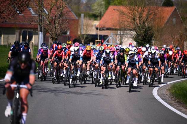 Dwars door Vlaanderen 2025 - Women Elite WAREGEM, BELGIUM - APRIL 02 : illustration picture peloton during the Women Elite UCI 1.Pro Flanders Classics Dwars door Vlaanderen Women cycling race with start in Waregem and finish in Waregem (128,5 km) on April 02, 2025 in Waregem, Belgium, 02 04 2025 ( Motordriver Tom Van De Maele & Waregem Belgium  Copyright: xTomasxSiskx