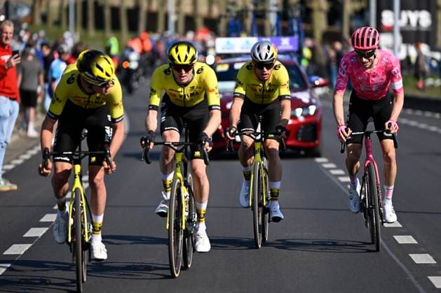 Dwars door Vlaanderen 2025 - Men Elite WAREGEM, BELGIUM - APRIL 02 : Benoot Tiesj (BEL) of Team Visma - Lease a Bike, Jorgenson Matteo (USA) of Team Visma - Lease a Bike, Van Aert Wout (BEL) of Team Visma, Powless Neilson (USA) of EF Education - EasyPost pictured during the 79th edition of the UCI World Tour Dwars door Vlaanderen Men Elite cycling race with start in Roeselare and finish in Waregem after 184,2 km on April 2, 2025 in Waregem, Belgium, 02 04 2025 ( motor drive Kenny Verfaillie - Waregem Belgium  Copyright: xJanxDexMeuleneirx