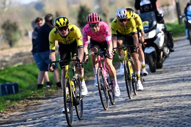 Dwars door Vlaanderen 2025 - Men Elite WAREGEM, BELGIUM - APRIL 02 : Powless Neilson (USA) of EF Education - EasyPost, Van Aert Wout (BEL) of Team Visma, Benoot Tiesj (BEL) of Team Visma, Jorgenson Matteo (USA) of Team Visma pictured during the 79th edition of the UCI World Tour Dwars door Vlaanderen Men Elite cycling race with start in Roeselare and finish in Waregem after 184,2 km on April 2, 2025 in Waregem, Belgium, 02 04 2025 ( motor drive Kenny Verfaillie - Waregem Belgium  Copyright: xJanxDexMeuleneirx