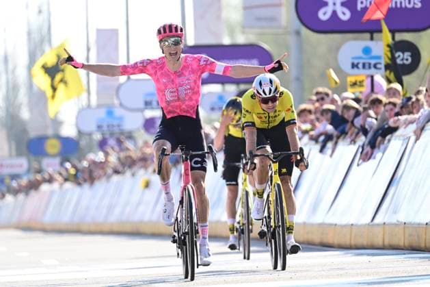 Dwars door Vlaanderen 2025 - Men Elite WAREGEM, BELGIUM - APRIL 02 : Powless Neilson (USA) of EF Education - EasyPost wins, Van Aert Wout (BEL) of Team Visma, Jorgenson Matteo (USA) of Team Visma, Benoot Tiesj (BEL) of Team Visma pictured during the 79th edition of the UCI World Tour Dwars door Vlaanderen Men Elite cycling race with start in Roeselare and finish in Waregem after 184,2 km on April 2, 2025 in Waregem, Belgium, 02 04 2025 ( motor drive Kenny Verfaillie - Waregem Belgium  Copyright: xPeterxDexVoechtx