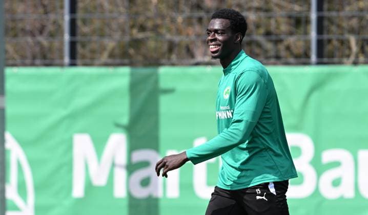 02.04.2025 - Fussball - 2. Bundesliga - Saison 2024 2025 - SpVgg Greuther Fürth Fuerth ( Kleeblatt ) - Training - - xwoxzix - Joshua Quarshie (15, SpVgg Greuther Fürth )