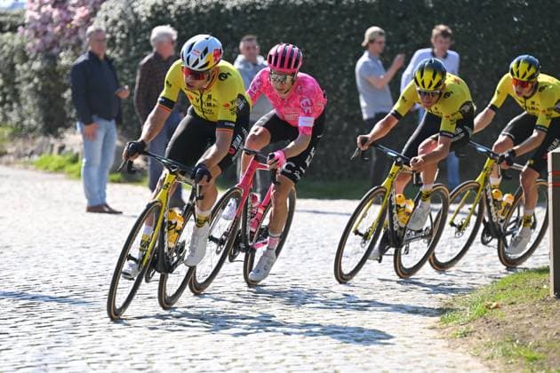 Dwars door Vlaanderen 2025 - Men Elite WAREGEM, BELGIUM - APRIL 02 : Powless Neilson (USA) of EF Education - EasyPost, Van Aert Wout (BEL) of Team Visma, Jorgenson Matteo (USA) of Team Visma, Benoot Tiesj (BEL) of Team Visma pictured during the 79th edition of the UCI World Tour Dwars door Vlaanderen Men Elite cycling race with start in Roeselare and finish in Waregem after 184,2 km on April 2, 2025 in Waregem, Belgium, 02 04 2025 ( motor drive Kenny Verfaillie - Waregem Belgium  Copyright: xTimxDexWaelex xPoolx
