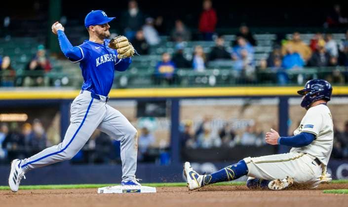 Kansas City Royals second baseman Michael Massey (L) forces out Milwaukee Brewers first baseman Rhys Hoskins (R) as he fails to turn a double play on Milwaukee Brewers third baseman Vinny Capra in he fourth inning of the MLB, Baseball Herren, USA baseball game between the Kansas City Royals and the Milwaukee Brewers at American Family Field in Milwaukee, Wisconsin on Wednesday, April 02, 2025.  MIL20250402811 TANNENxMAURY
