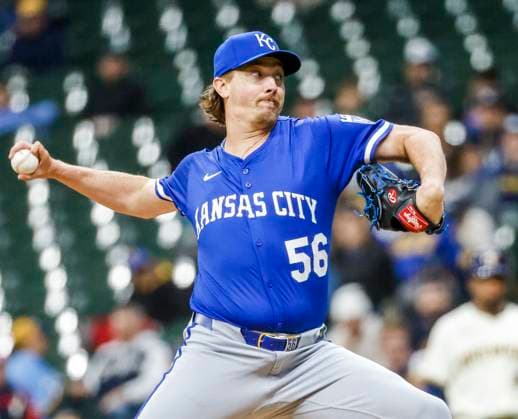 Kansas City Royals pitcher Hunter Harvey throws in the sixth inning of the MLB, Baseball Herren, USA baseball game between the Kansas City Royals and the Milwaukee Brewers at American Family Field in Milwaukee, Wisconsin on Wednesday, April 02, 2025.  MIL20250402816 TANNENxMAURY
