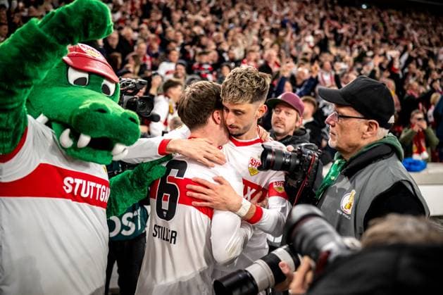 Sport Bilder des Tages DFB Pokal Halbfinale, VfB Stuttgart - RB Leipzig; 02.04.2025 Jubel beim 1:0 durch Angelo Stiller (VfB Stuttgart, 6) DFB Pokal Halbfinale, VfB Stuttgart - RB Leipzig, am 02.04.2025 in der MHP Arena Stuttgart. DFB REGULATIONS PROHIBIT ANY USE OF PHOTOGRAPHS AS IMAGE SEQUENCES AND OR QUASI-VIDEO. *** DFB Pokal Semi-Final, VfB Stuttgart RB Leipzig 02 04 2025 Cheering at 1 0 by Angelo Stiller VfB Stuttgart, 6 DFB Pokal Semi-Final, VfB Stuttgart RB Leipzig, on 02 04 2025 at the MHP Arena Stuttgart DFB REGULATIONS PROHIBIT ANY USE OF PHOTOGRAPHS AS IMAGE SEQUENCES AND OR QUASI VIDEO Copyright: xBEAUTIFULxSPORTS Gelhardtx