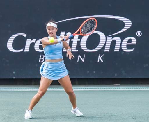 April 2, 2025, Daniel Island, Sc, USA: LAUREN DAVIS (USA) returns a volley from DARIA KASATKINA (5) (AUS) at the Credit One Stadium in Daniel Island, SC. Kasatkina defeats Davis 6-1, 6-1 to move to the 3rd round. Daniel Island USA - ZUMAa161 20250402_aaa_a161_034 Copyright: xWalterxG.xArcexSr.x