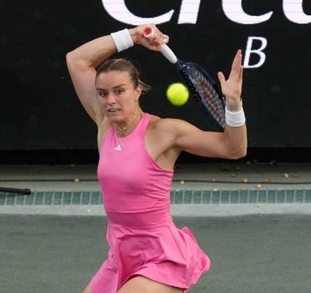 TENNIS 2025: Credit One Charleston Open APRIL 02 April 2, 2025: Maria Sakkari (GRE) loses to Qinwen Zheng (CHN) 6-4 in the first set, at the Credit One Charleston Open being played at Credit One Staduim in Charleston, South Carolina, {USA} Ã‚ÂLeslie Billman Tennisclix (Credit Image: Â Leslie Billman Cal Media) Charleston South Carolina USA EDITORIAL USE ONLY Copyright: xx ZUMA-20250402_zma_c04_139.jpg LesliexBillmanx csmphotothree372184