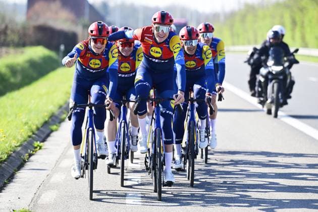 Sport Bilder des Tages Lidl-Trek riders and Belgian Jasper Stuyven of Lidl-Trek (R) pictured during a track reconaissance ahead of the Ronde van Vlaanderen Tour des Flandres Tour of Flanders cycling race, Thursday 03 April 2025. The 109th edition of the cycling race will take place on Sunday 06 April. DIRKxWAEM  x118577536x