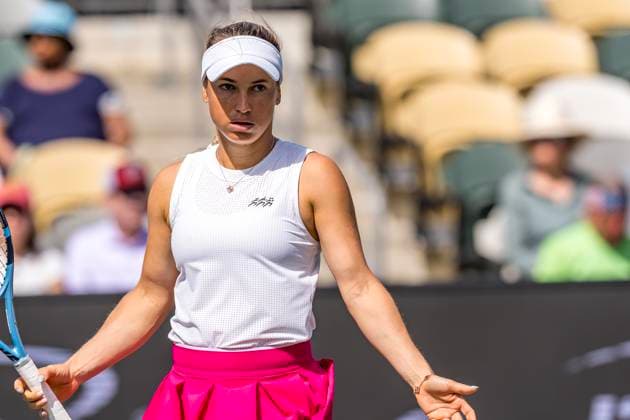April 3, 2025, Daniel Island, Sc, USA: YULIA PUTINTSEVA (KAZ) argues a call with the chair umpire as she plays against Amanda Anisimova (USA) in their 3rd round match at the Credit One Charleston Open in Daniel Island, SC. Anisimova advances after winning the match 6-4, 6-4. Daniel Island USA - ZUMAa161 20250403_aaa_a161_022 Copyright: xWalterxG.xArcexSr.x