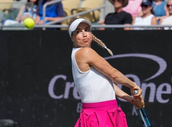 TENNIS 2025: Credit One Charleston Open APRIL 03 April 3, 2025: Yulia Putintseva (KAZ) loses to Amanda Anisimova (USA) 6-4, 6-4 in the first set, at the Credit One Charleston Open being played at Credit One Staduim in Charleston, South Carolina, {USA} Ã‚ÂLeslie Billman Tennisclix (Credit Image: Â Leslie Billman Cal Media) Charleston South Carolina USA EDITORIAL USE ONLY Copyright: xx ZUMA-20250403_zma_c04_001.jpg LesliexBillmanx csmphotothree372377
